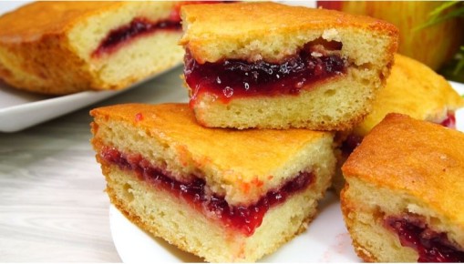 Заливной пирог с секретом: нежная начинка посередине