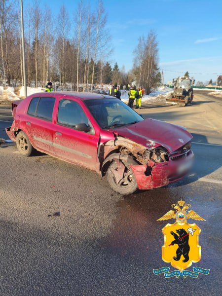После ДТП на трассе М-8 в Первомайском районе госпитализирован водитель «Рено» После ДТП на трассе М-8 в Первомайском районе госпитализирован водитель «Рено»