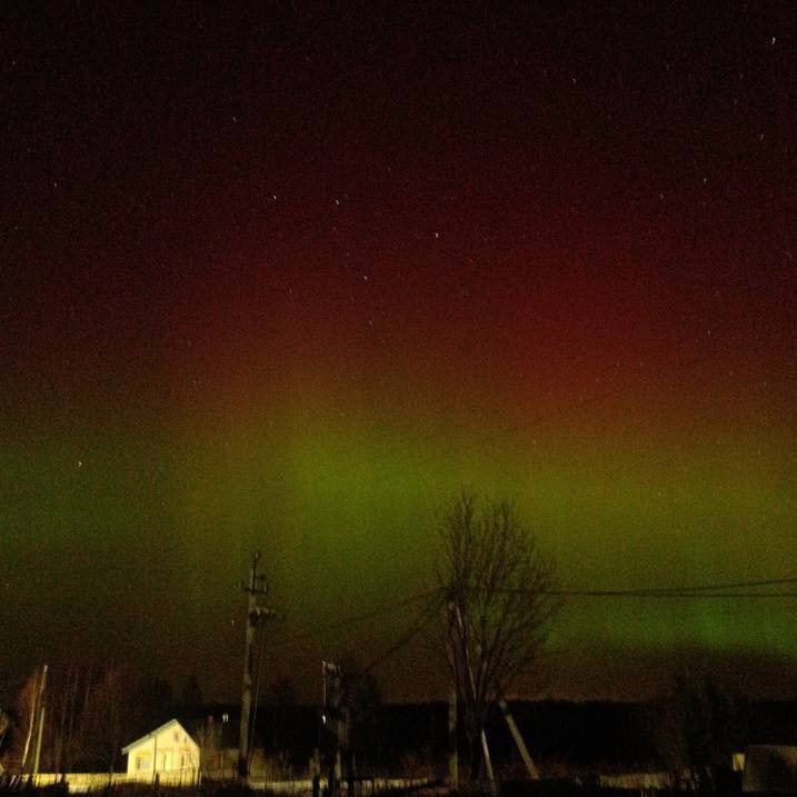 Красочное северное сияние могли наблюдать сегодня ночью жители разных регионов России Красочное северное сияние могли наблюдать сегодня ночью жители разных регионов России