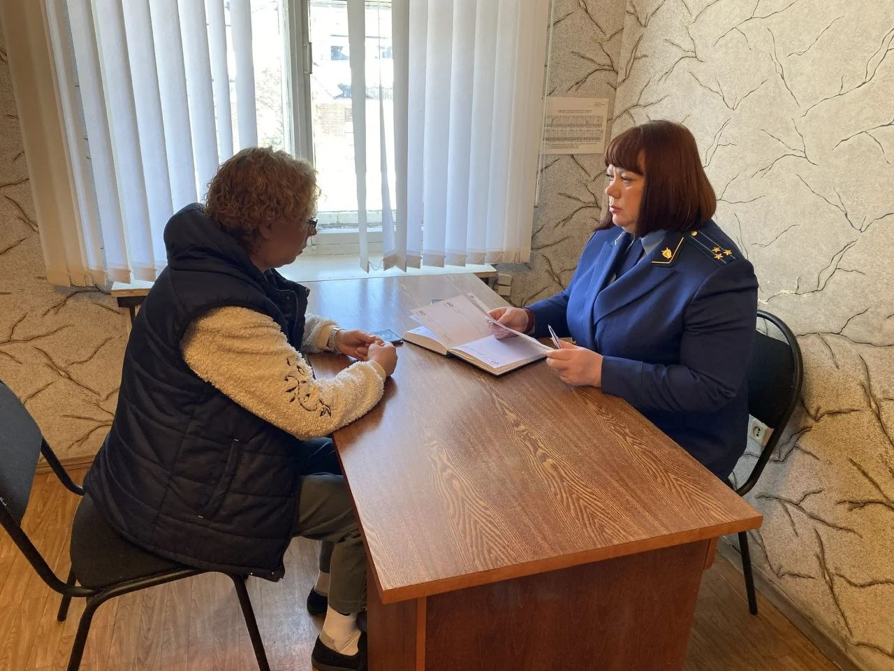 Прокурор Заволжского района г. Ярославля Светлана Качалова провела личный выездной приём в трудовом коллективе ООО «Ярославская фабрика валяной обуви» Прокурор Заволжского района г. Ярославля Светлана Качалова провела личный выездной приём в трудовом коллективе ООО «Ярославская фабрика валяной обуви»