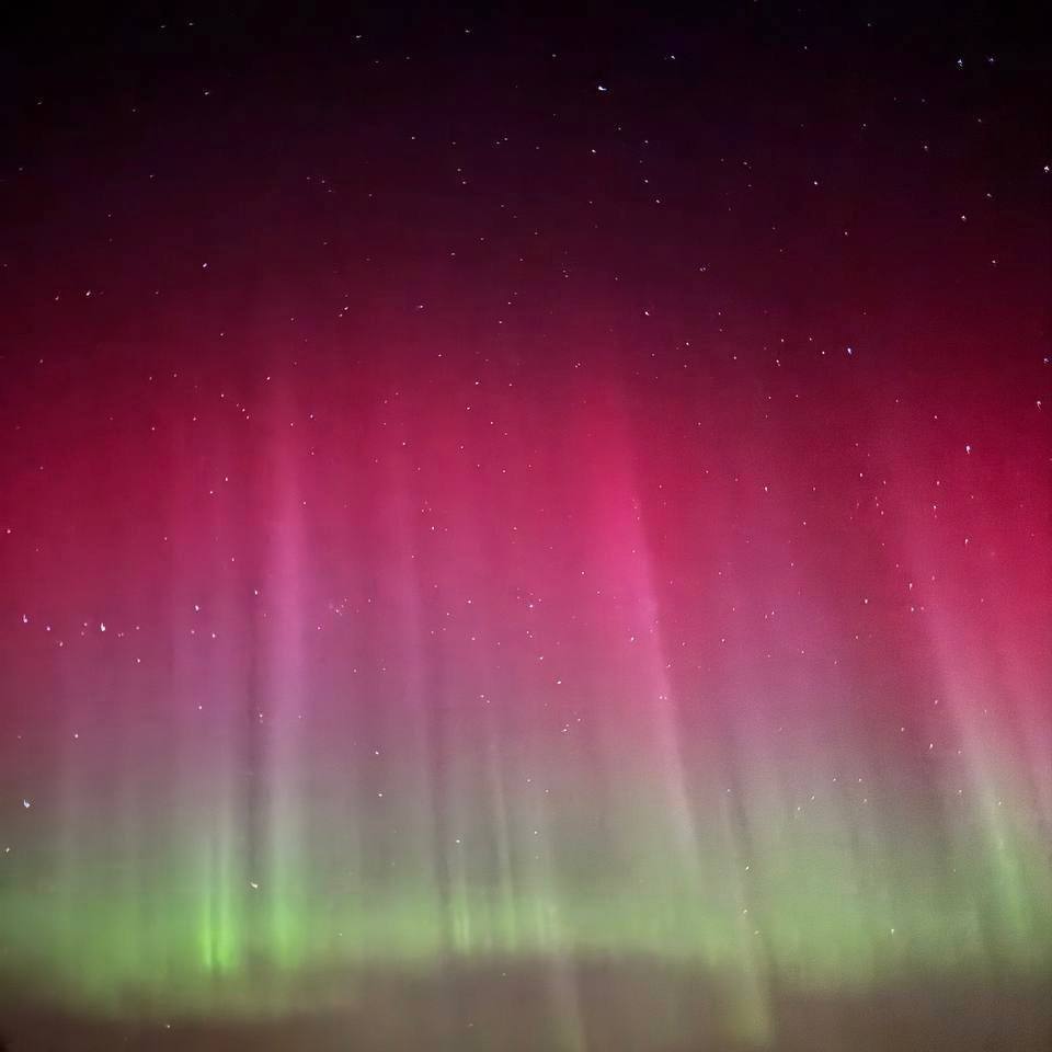 Красочное северное сияние могли наблюдать сегодня ночью жители разных регионов России Красочное северное сияние могли наблюдать сегодня ночью жители разных регионов России