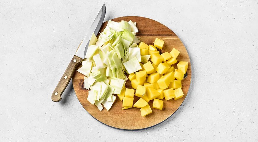 Невероятная тушеная капуста с фаршем и картошкой: простой рецепт для семейного ужина