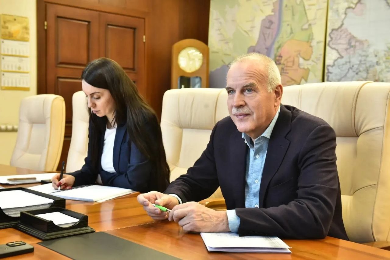 Михаил Евраев: С председателем совета директоров фармацевтического холдинга «Протек» Вадимом Сергеевичем Якуниным утвердили дорожную карту по созданию культурно-исторического кластера в Ростове Великом Михаил Евраев: С председателем совета директоров фармацевтического холдинга «Протек» Вадимом Сергеевичем Якуниным утвердили дорожную карту по созданию культурно-исторического кластера в Ростове Великом