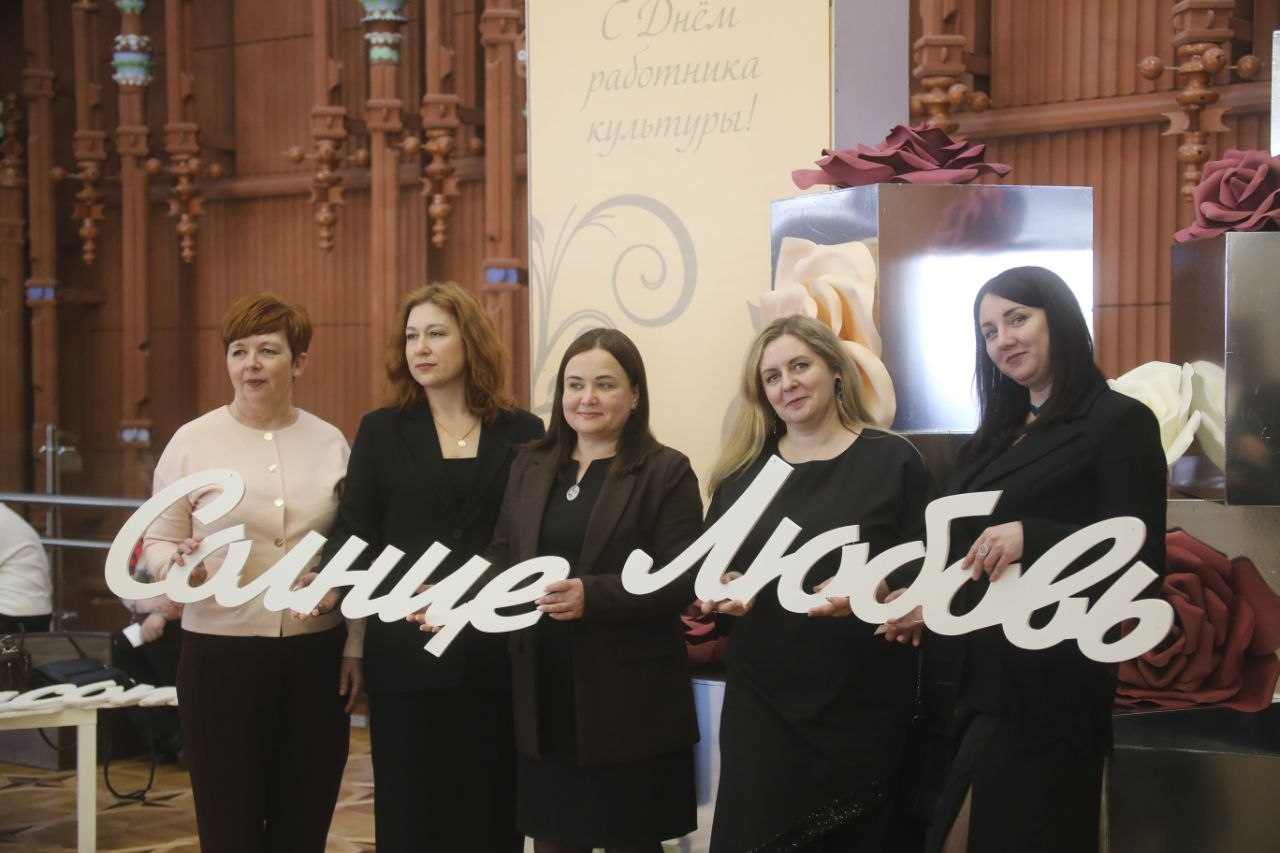 Михаил Евраев: Сегодня, в День работника культуры, на сцене театра юного зрителя чествовали лидеров отрасли Михаил Евраев: Сегодня, в День работника культуры, на сцене театра юного зрителя чествовали лидеров отрасли