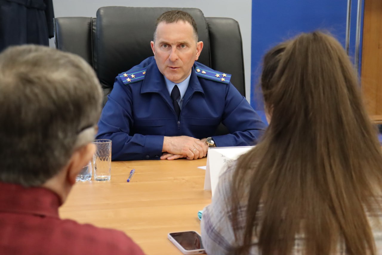 Сегодня, 25 марта, заместитель прокурора Ярославской области Андрей Смирнов провел личный приём участников специальной военной операции и членов их семей Сегодня, 25 марта, заместитель прокурора Ярославской области Андрей Смирнов провел личный приём участников специальной военной операции и членов их семей