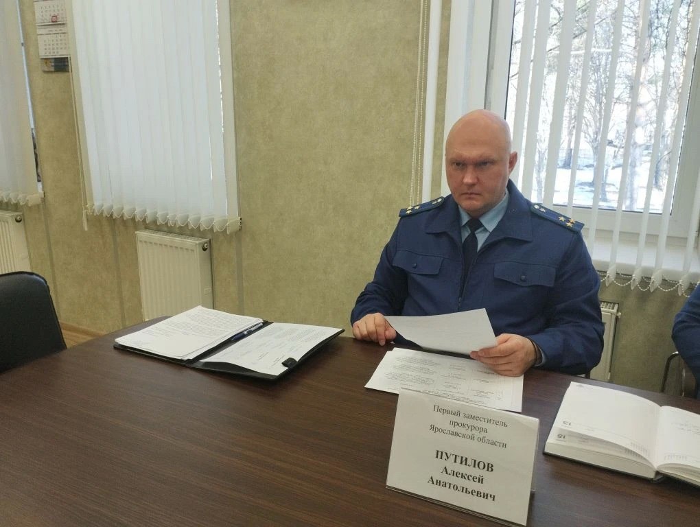 Первый заместитель прокурора Ярославской области Алексей Путилов в рамках выездной мобильной приемной прокуратуры региона провел личный прием жителей Заволжского района г. Ярославля Первый заместитель прокурора Ярославской области Алексей Путилов в рамках выездной мобильной приемной прокуратуры региона провел личный прием жителей Заволжского района г. Ярославля