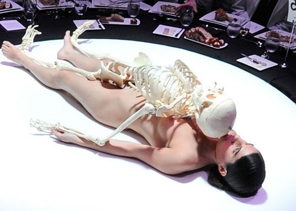 Перфоманс: искусство, ставящее под сомнение человеческую природу