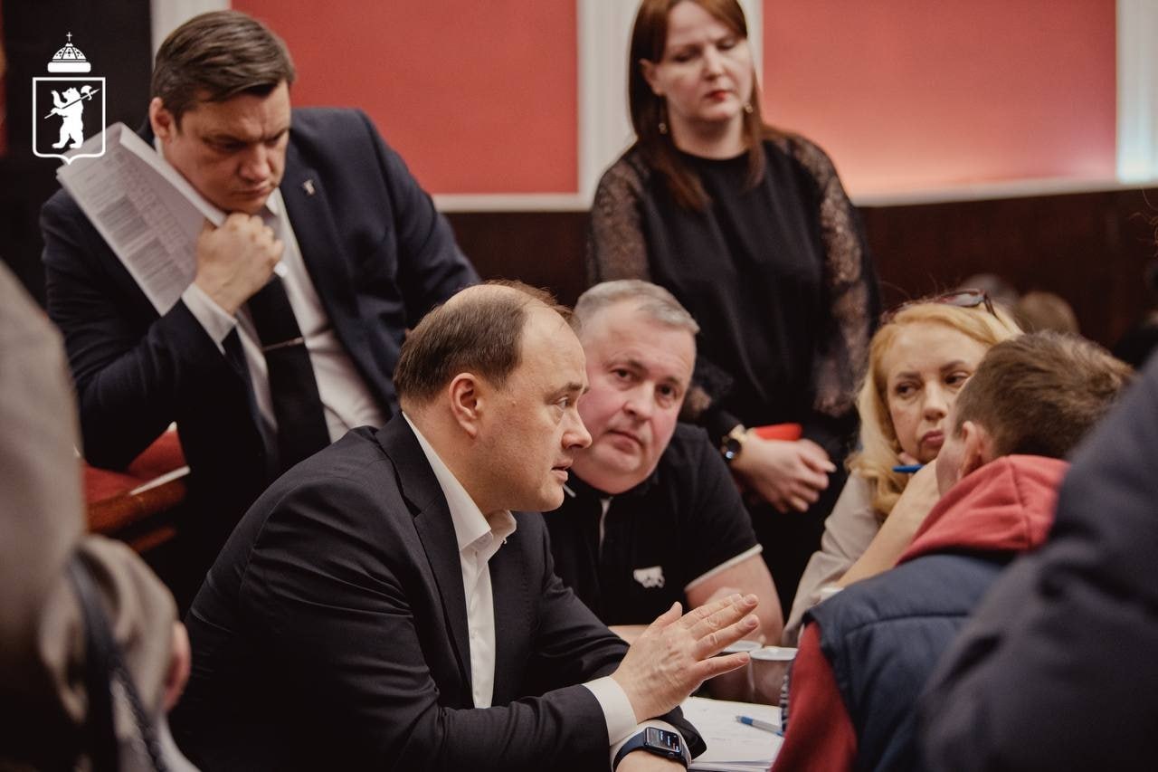 Мэр Ярославля встретился с пострадавшими от пожара жителями Мэр Ярославля встретился с пострадавшими от пожара жителями