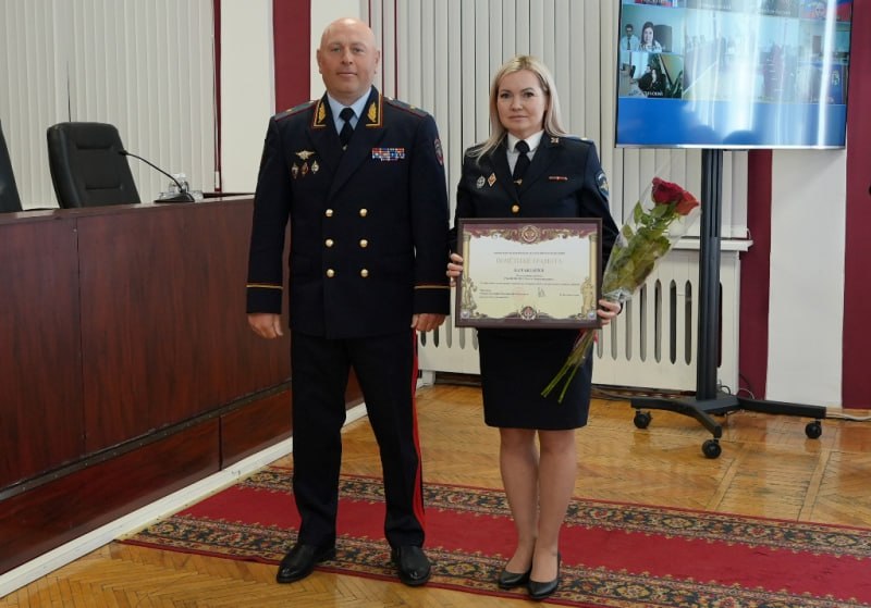 В Ярославле наградили лучших следователей органов внутренних дел В Ярославле наградили лучших следователей органов внутренних дел