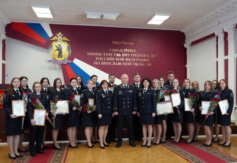 В Ярославле наградили лучших следователей органов внутренних дел В Ярославле наградили лучших следователей органов внутренних дел