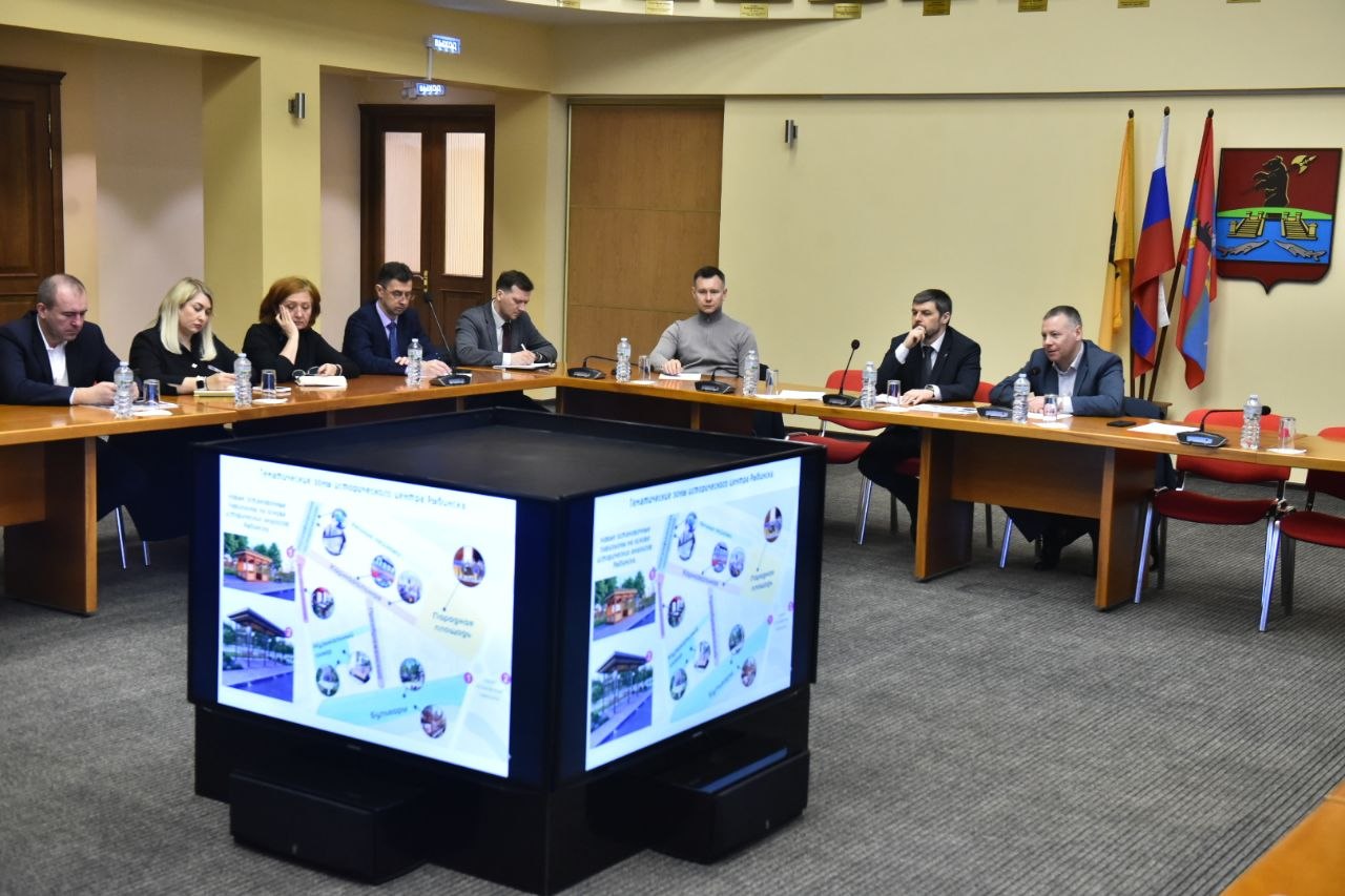 Михаил Евраев: Продолжили тему создания пешеходного центра на совещании в администрации Рыбинска Михаил Евраев: Продолжили тему создания пешеходного центра на совещании в администрации Рыбинска