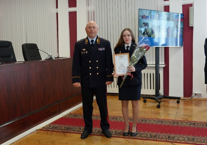 В Ярославле наградили лучших следователей органов внутренних дел В Ярославле наградили лучших следователей органов внутренних дел