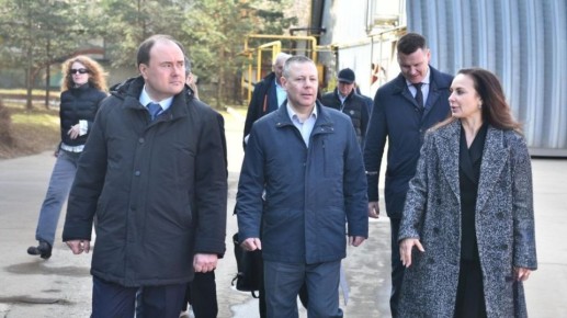 Михаил Евраев: Рабочий визит в Рыбинск начал с посещения завода дорожных машин