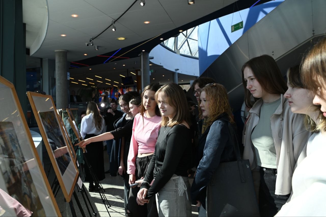 Михаил Евраев: Сегодня в нашем регионе, как и по всей стране, стартовала Неделя космоса, приуроченная к 65-летию со дня полета Юрия Гагарина Михаил Евраев: Сегодня в нашем регионе, как и по всей стране, стартовала Неделя космоса, приуроченная к 65-летию со дня полета Юрия Гагарина