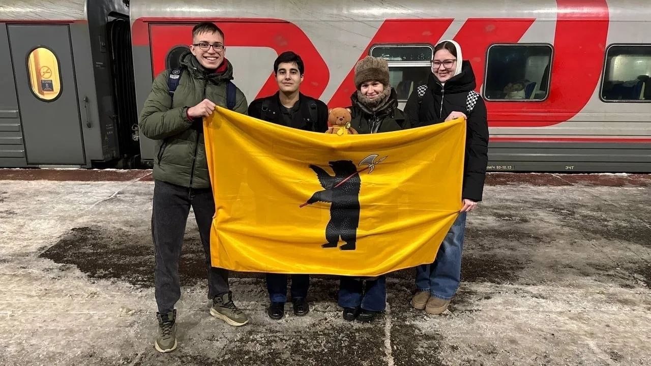 Михаил Евраев: Поздравляю Веронику Луговкину из провинциального колледжа и Семена Петухова из ярославской гимназии №3 с блестящим выступлением в финале телевизионной олимпиады «Умницы и умники»! Вероника вошла в число... Михаил Евраев: Поздравляю Веронику Луговкину из провинциального колледжа и Семена Петухова из ярославской гимназии №3 с блестящим выступлением в финале телевизионной олимпиады «Умницы и умники»! Вероника вошла в число...