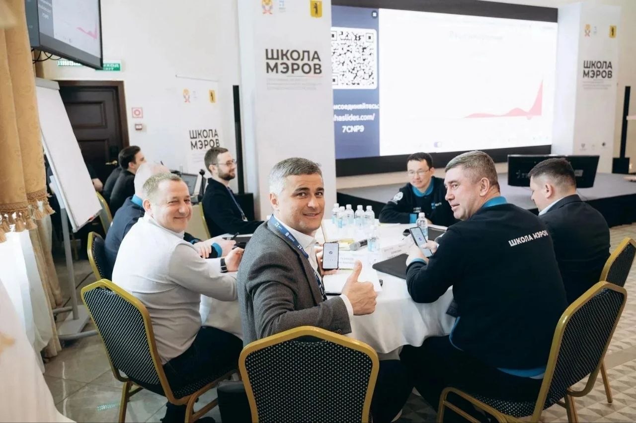 Михаил Евраев: На оперативном совещании в Правительстве области подвели итоги обучения участников программы «Школа мэров», которую по поручению Президента Владимира Владимировича Путина реализует Высшая школа... Михаил Евраев: На оперативном совещании в Правительстве области подвели итоги обучения участников программы «Школа мэров», которую по поручению Президента Владимира Владимировича Путина реализует Высшая школа...