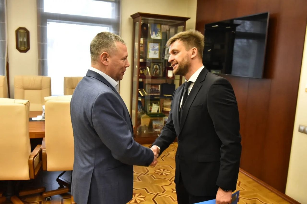 Михаил Евраев: На рабочей встрече с генеральным директором холдинга «Кордиант» Дмитрием Николаевичем Горбачёвым обсудили реализацию совместных инвестиционных и социальных проектов