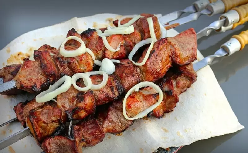 Шашлык по-грузински: искусство приготовления сочного мяса на углях