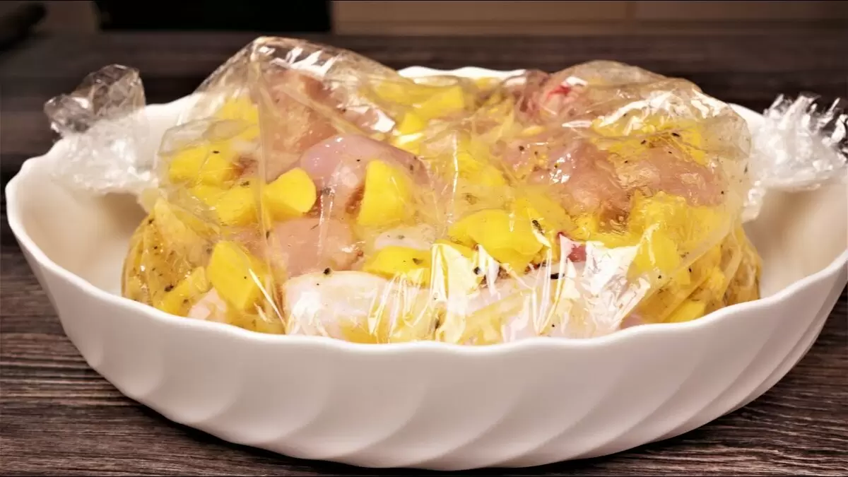 Неожиданный способ приготовить курицу с картошкой: секреты заливки