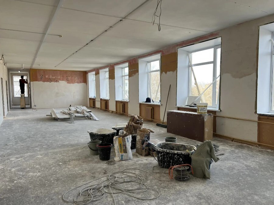 В лицее №2 идет капитальный ремонт здания В лицее №2 идет капитальный ремонт здания