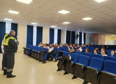 Госавтоинспекторы и ПДН провели урок безопасности в Балабаново