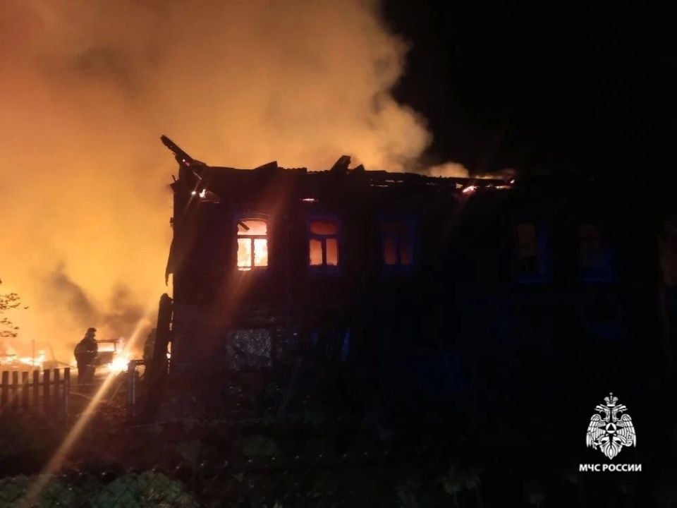 Пожар в Ярославской области уничтожил частную собственность Пожар в Ярославской области уничтожил частную собственность