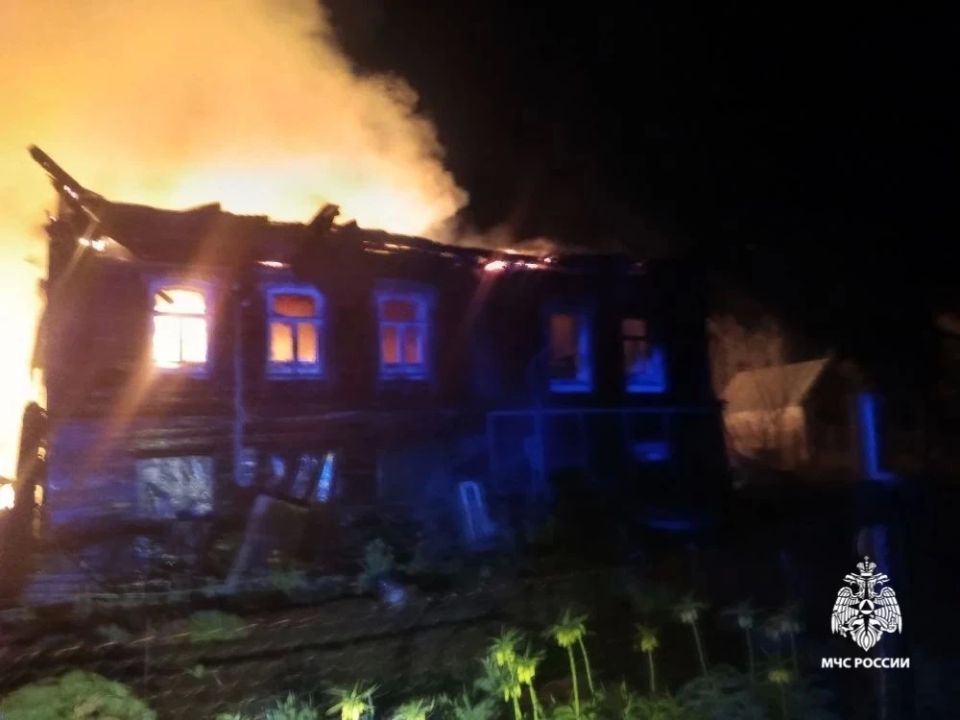 Пожар в Ярославской области уничтожил частную собственность Пожар в Ярославской области уничтожил частную собственность