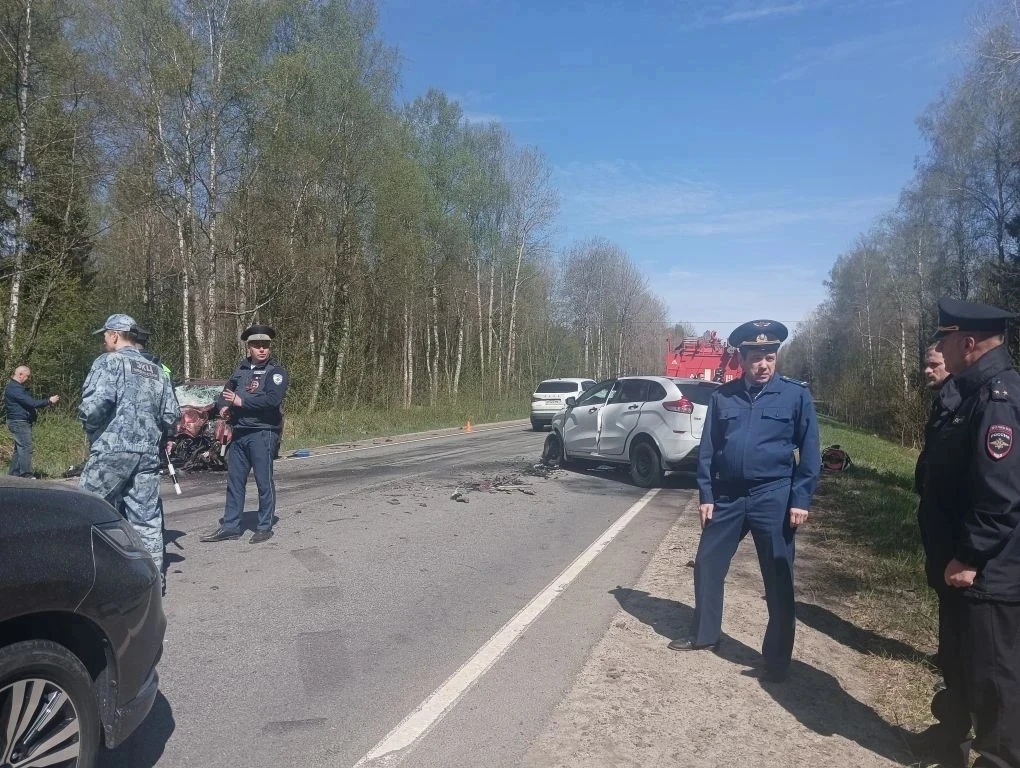 Заместитель Рыбинского городского прокурора Андрей Папушкин выехал для координации действий сотрудников правоохранительных органов на место ДТП с участием двух автомобилей Заместитель Рыбинского городского прокурора Андрей Папушкин выехал для координации действий сотрудников правоохранительных органов на место ДТП с участием двух автомобилей