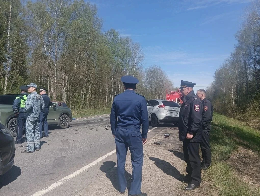 Заместитель Рыбинского городского прокурора Андрей Папушкин выехал для координации действий сотрудников правоохранительных органов на место ДТП с участием двух автомобилей Заместитель Рыбинского городского прокурора Андрей Папушкин выехал для координации действий сотрудников правоохранительных органов на место ДТП с участием двух автомобилей