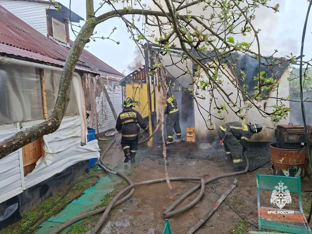 В результате пожара пострадал человек В результате пожара пострадал человек