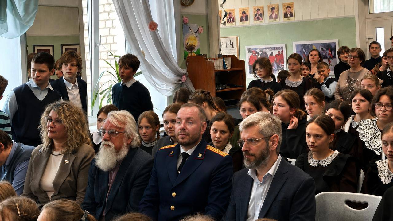 Руководитель следственного управления СК России по Ярославской области посетил Ивановскую школу Борисоглебского района