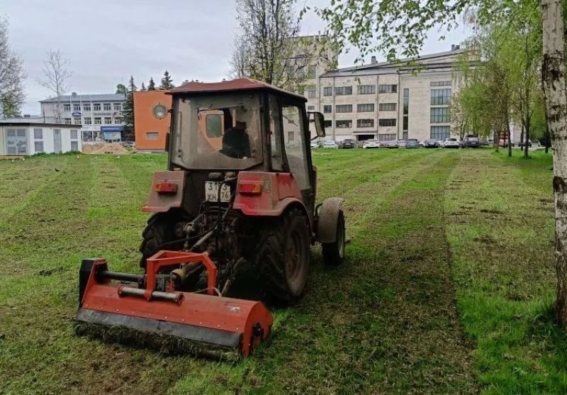 В Рыбинске стартовал сезон покоса травы