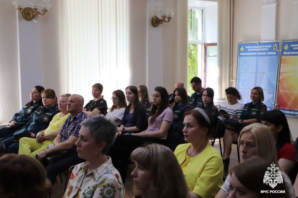 Сила в единстве: сотрудники МЧС России обсудили ключевые факторы Победы в Великой Отечественной войне и межконфессиональное согласие Сила в единстве: сотрудники МЧС России обсудили ключевые факторы Победы в Великой Отечественной войне и межконфессиональное согласие