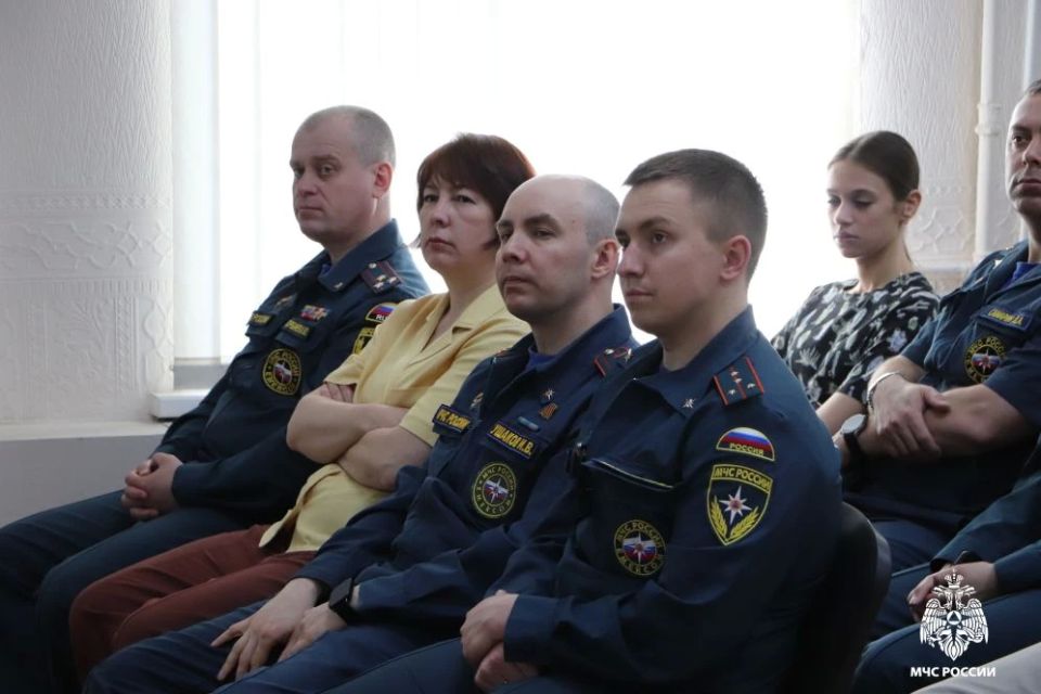 Сила в единстве: сотрудники МЧС России обсудили ключевые факторы Победы в Великой Отечественной войне и межконфессиональное согласие Сила в единстве: сотрудники МЧС России обсудили ключевые факторы Победы в Великой Отечественной войне и межконфессиональное согласие