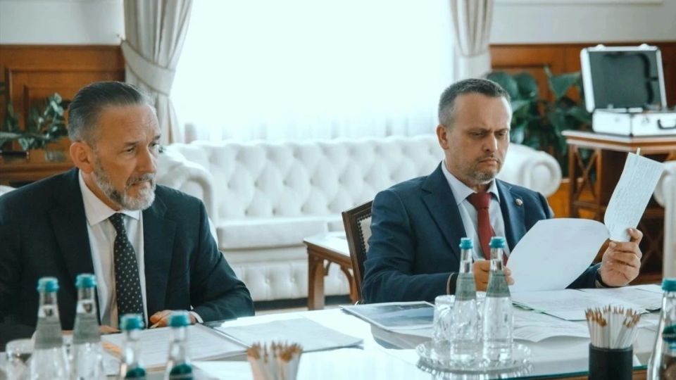 Михаил Евраев: Инфраструктурное развитие нашего региона обсудили на рабочих встречах с министром транспорта России Андреем Сергеевичем Никитиным, заместителем генерального директора ОАО «РЖД» Иваном Николаевичем Колесниковым... Михаил Евраев: Инфраструктурное развитие нашего региона обсудили на рабочих встречах с министром транспорта России Андреем Сергеевичем Никитиным, заместителем генерального директора ОАО «РЖД» Иваном Николаевичем Колесниковым...