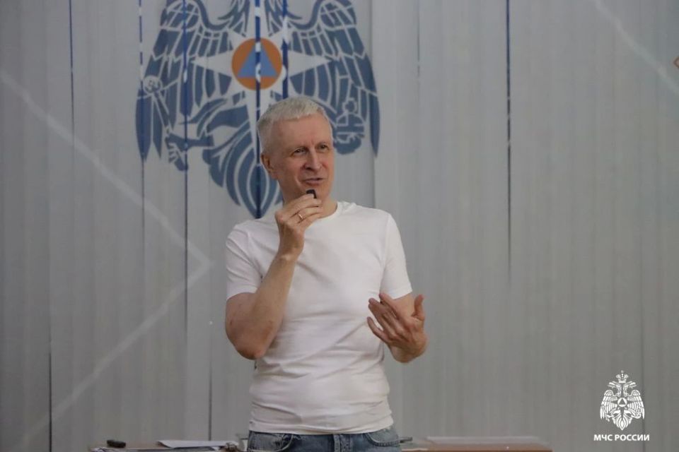 Сила в единстве: сотрудники МЧС России обсудили ключевые факторы Победы в Великой Отечественной войне и межконфессиональное согласие Сила в единстве: сотрудники МЧС России обсудили ключевые факторы Победы в Великой Отечественной войне и межконфессиональное согласие
