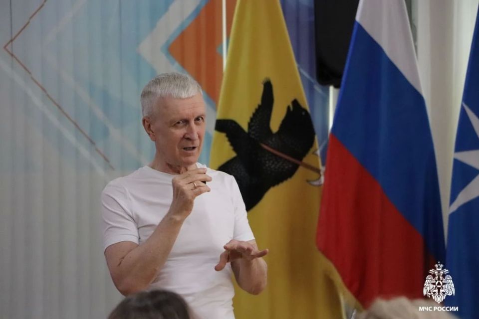 Сила в единстве: сотрудники МЧС России обсудили ключевые факторы Победы в Великой Отечественной войне и межконфессиональное согласие Сила в единстве: сотрудники МЧС России обсудили ключевые факторы Победы в Великой Отечественной войне и межконфессиональное согласие