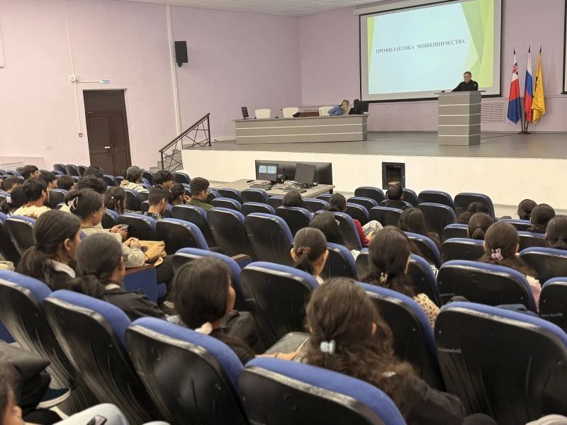 Полиция проводит разъяснительную работу с иностранными студентами Полиция проводит разъяснительную работу с иностранными студентами