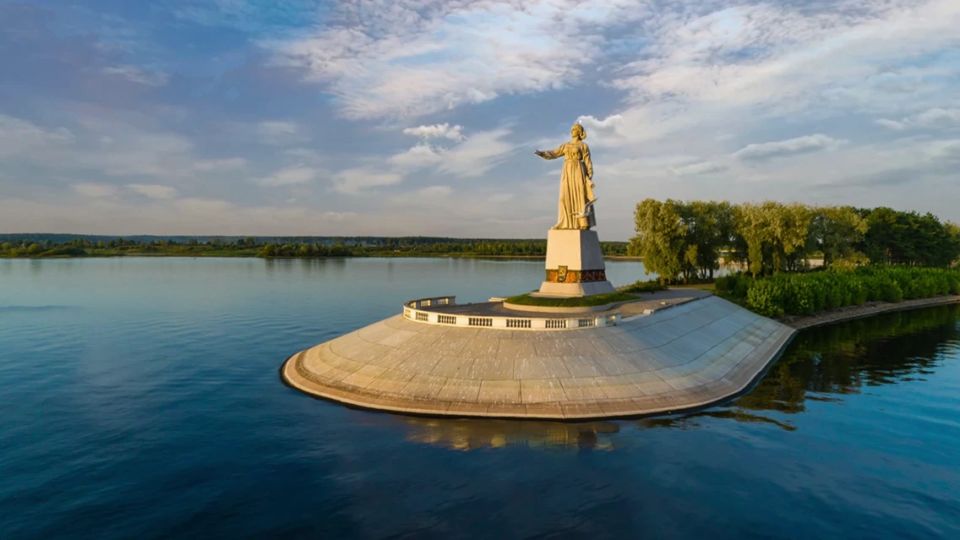 Доброе утро, ярославцы!. Широко раскинулась Волга — великая река, без которой невозможно представить Ярославскую область Доброе утро, ярославцы!. Широко раскинулась Волга — великая река, без которой невозможно представить Ярославскую область