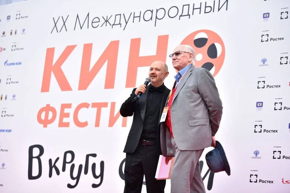 Михаил Евраев: Подготовку к Международному кинофестивалю «В кругу семьи» обсудили на встрече с его президентом, актером, режиссером Александром Сергеевичем Ковтунцом Михаил Евраев: Подготовку к Международному кинофестивалю «В кругу семьи» обсудили на встрече с его президентом, актером, режиссером Александром Сергеевичем Ковтунцом