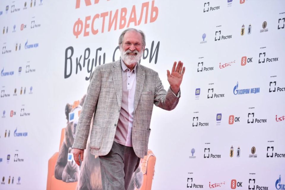 Михаил Евраев: Подготовку к Международному кинофестивалю «В кругу семьи» обсудили на встрече с его президентом, актером, режиссером Александром Сергеевичем Ковтунцом Михаил Евраев: Подготовку к Международному кинофестивалю «В кругу семьи» обсудили на встрече с его президентом, актером, режиссером Александром Сергеевичем Ковтунцом