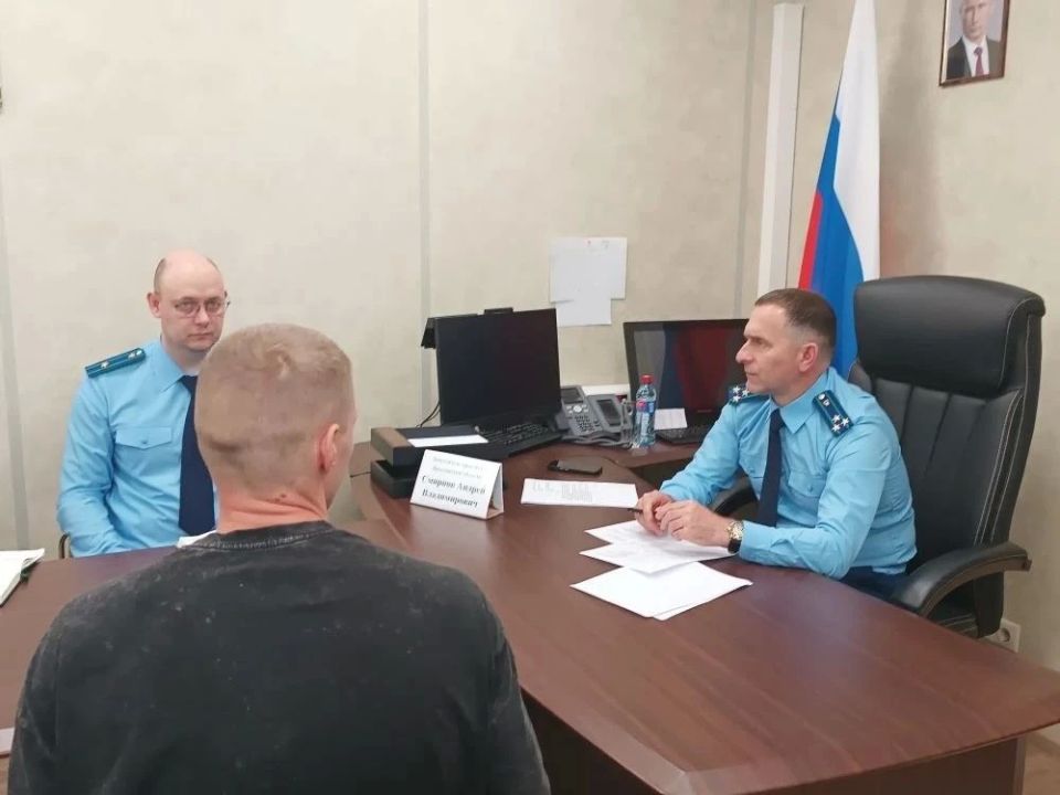 Заместитель прокурора Ярославской области Андрей Смирнов провел личный прием жителей Заволжского района г. Ярославля Заместитель прокурора Ярославской области Андрей Смирнов провел личный прием жителей Заволжского района г. Ярославля