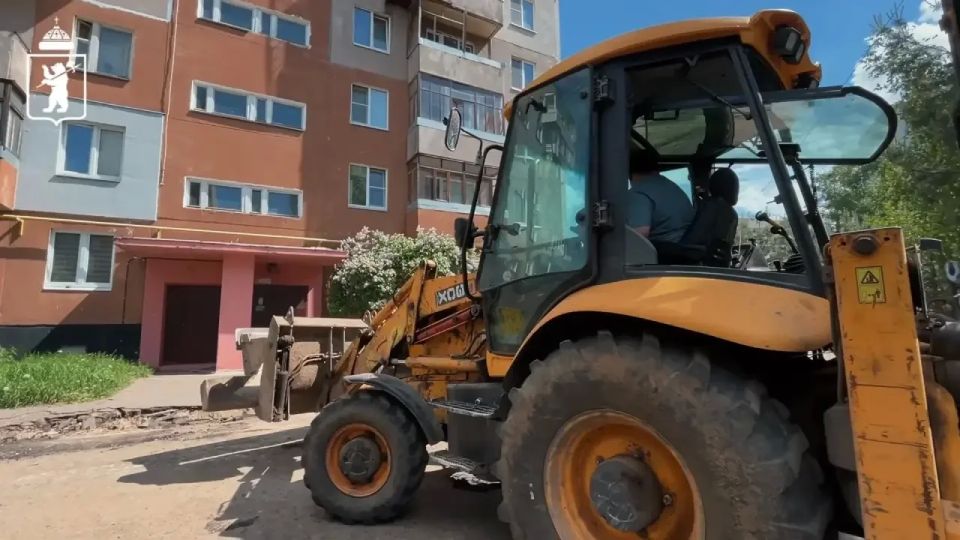 Мэр Ярославля Артём Молчанов проверил ход ремонтных работ на двух объектах Мэр Ярославля Артём Молчанов проверил ход ремонтных работ на двух объектах
