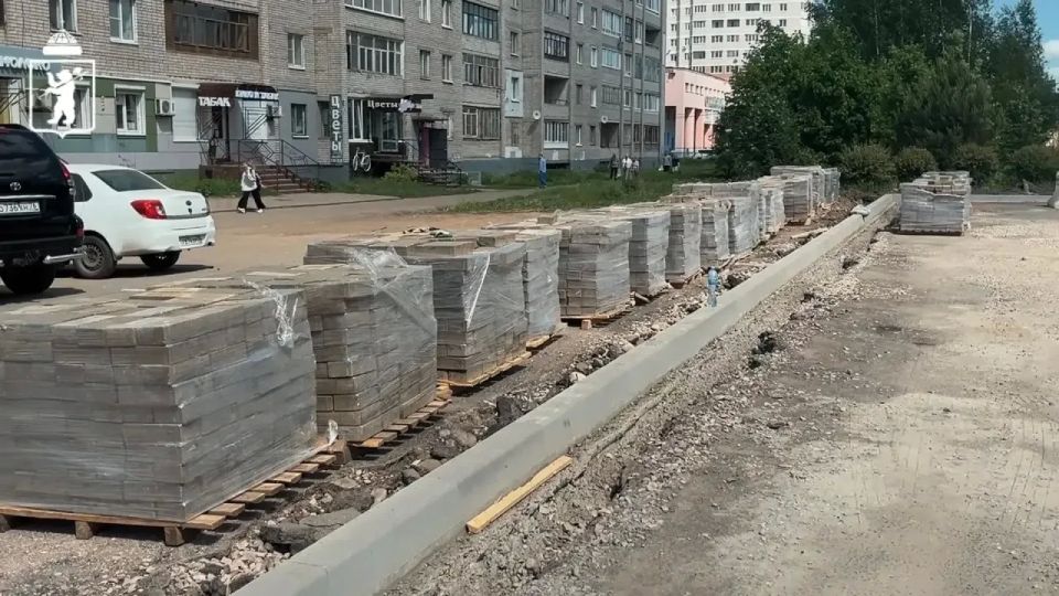 Мэр Ярославля Артём Молчанов проверил ход ремонтных работ на двух объектах Мэр Ярославля Артём Молчанов проверил ход ремонтных работ на двух объектах