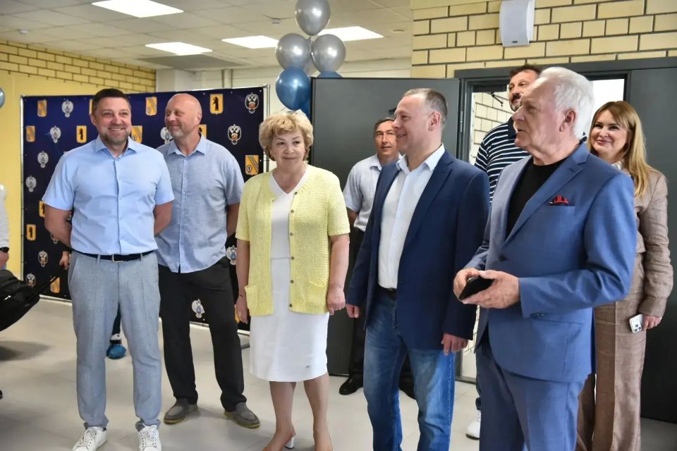 Михаил Евраев: Сразу после победы нашего «Локомотива» в Кубке Гагарина открыли в Тутаеве новую ледовую арену Михаил Евраев: Сразу после победы нашего «Локомотива» в Кубке Гагарина открыли в Тутаеве новую ледовую арену