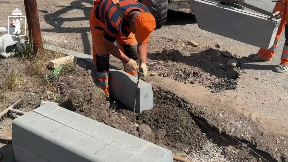 Мэр Ярославля Артём Молчанов проверил ход ремонтных работ на двух объектах Мэр Ярославля Артём Молчанов проверил ход ремонтных работ на двух объектах