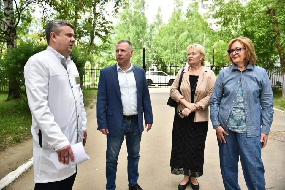 Михаил Евраев: В ходе рабочей поездки в Тутаевский округ проверил, как идут благоустройство и ремонт важных для жителей социальных объектов Михаил Евраев: В ходе рабочей поездки в Тутаевский округ проверил, как идут благоустройство и ремонт важных для жителей социальных объектов
