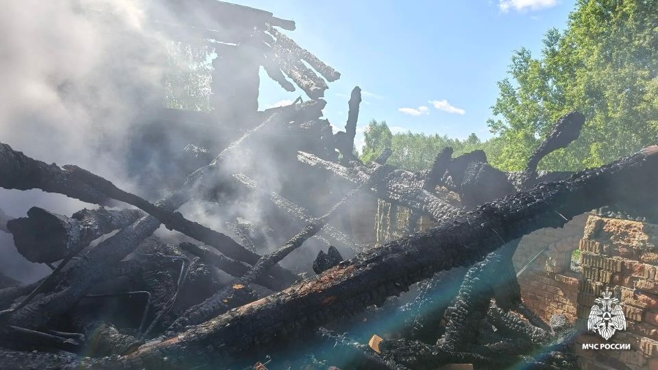 В Угличском округе сгорел дом В Угличском округе сгорел дом