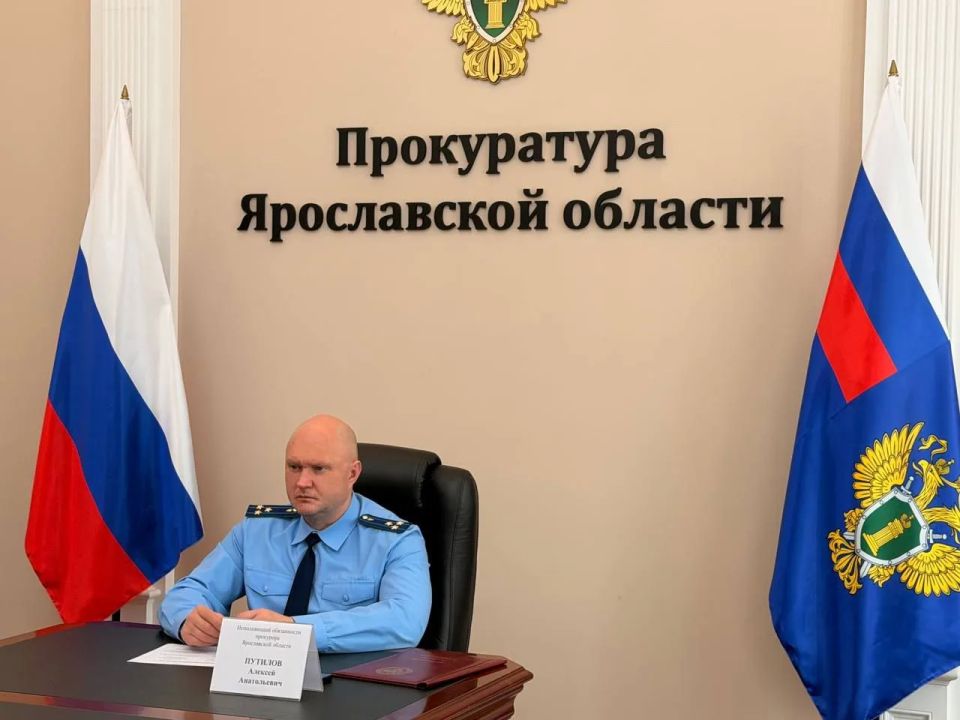 Сегодня, 25 мая, первый заместитель прокурора Ярославской области Алексей Путилов в рамках работы мобильной приемной прокуратуры региона провел личный прием жителей городского округа Рыбинск в режиме видео-конференц-связи Сегодня, 25 мая, первый заместитель прокурора Ярославской области Алексей Путилов в рамках работы мобильной приемной прокуратуры региона провел личный прием жителей городского округа Рыбинск в режиме видео-конференц-связи