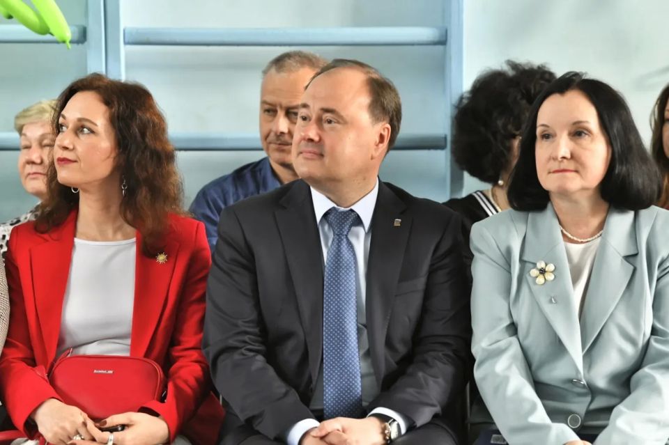Михаил Евраев: Сегодня в школах Ярославской области прошли последние звонки Михаил Евраев: Сегодня в школах Ярославской области прошли последние звонки